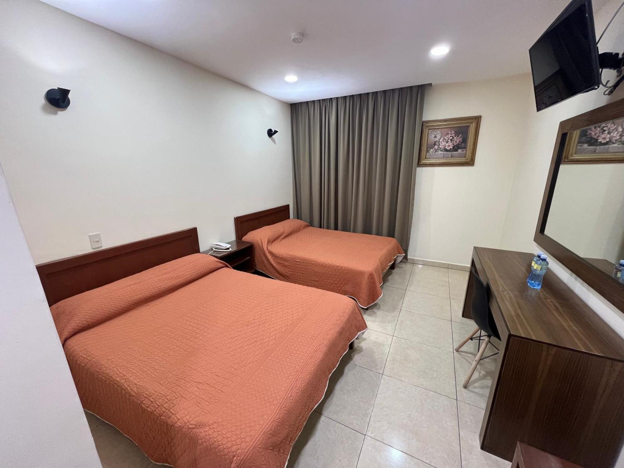 Hotel Fiesta Altena Tepatitlan de Morelos Bagian luar foto