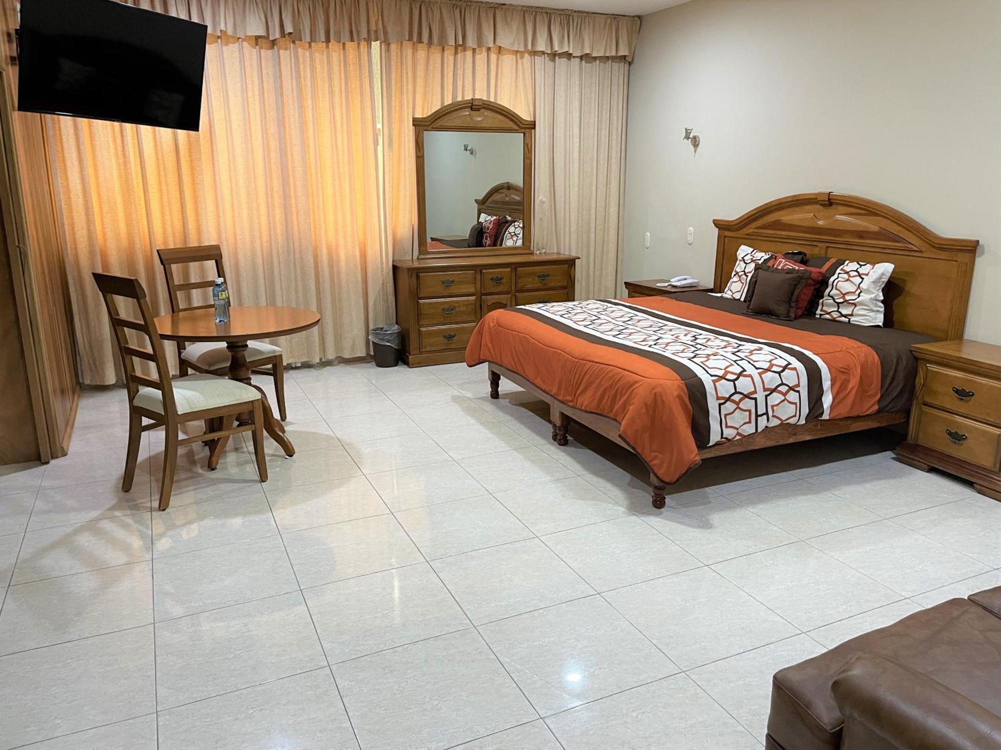 Hotel Fiesta Altena Tepatitlan de Morelos Bagian luar foto