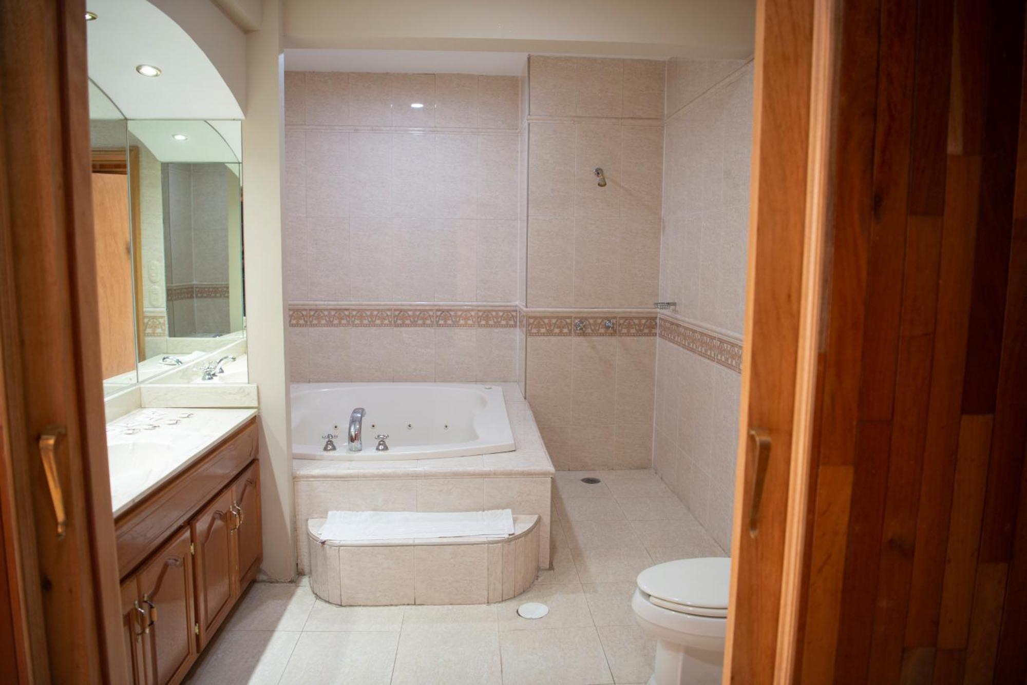 Hotel Fiesta Altena Tepatitlan de Morelos Bagian luar foto